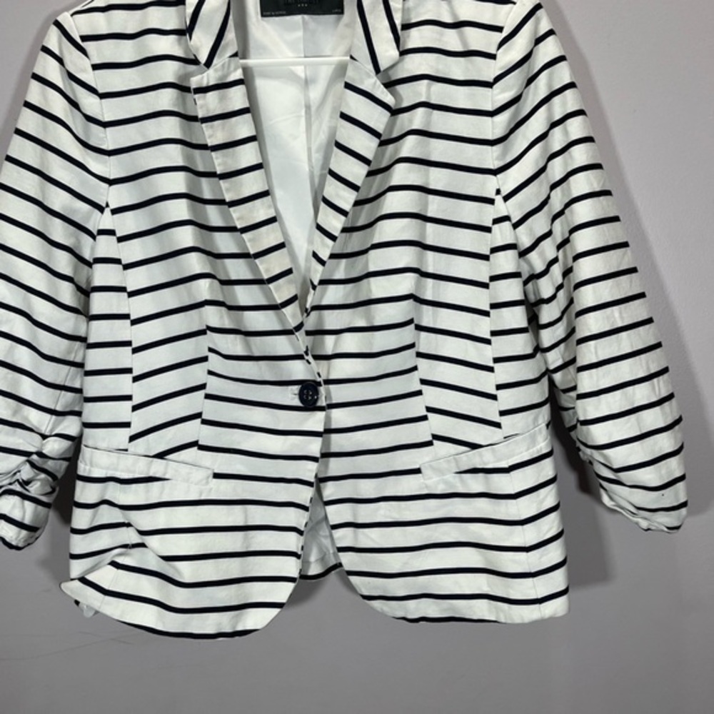 The Limited Black and White Striped Blazer - Picture 4 of 12